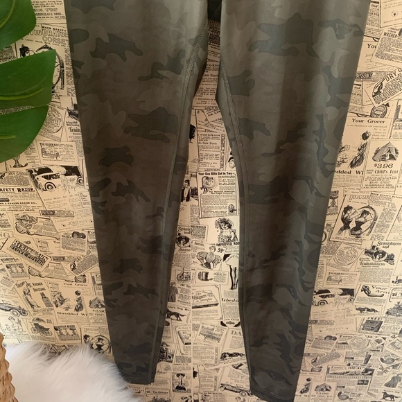 Lululemon Wunder under pant camo savasana green 6 - Picture 3 of 9
